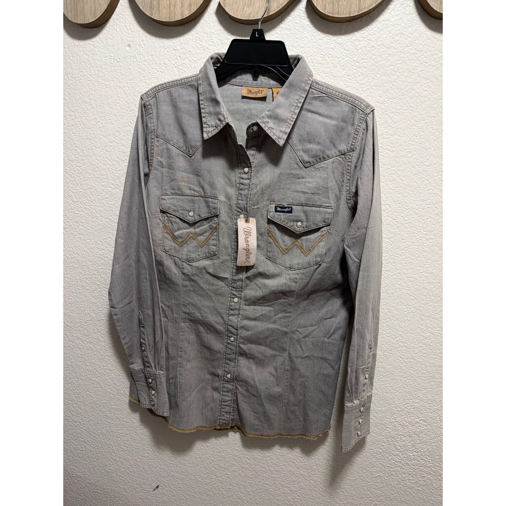 Wrangler Size M Button Down - Picture 1 of 3
